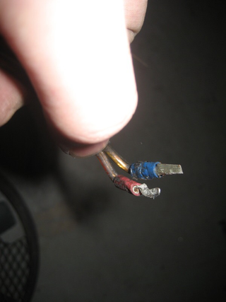 I work for a connector manufacturer. This is not a standard connector.